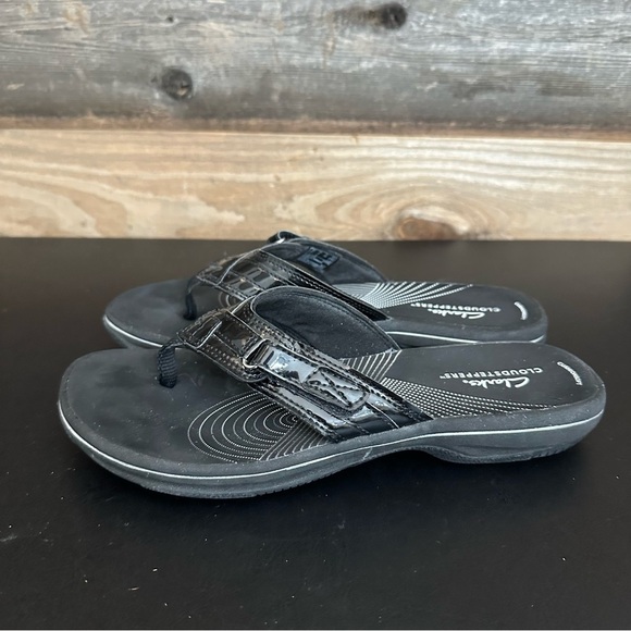 CLARKS Women's Black Patent Cloudsteppers Breeze Sea Flip Flop Slip On Sandals 8 - Picture 2 of 9